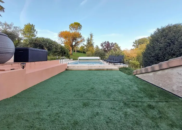 Gorgeous In Dompierre-sur-Charente